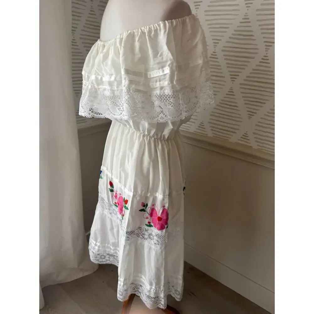 Traditional Women’s Small Peasant Campesina Mexican Fiesta Dress - Picture 4 of 6